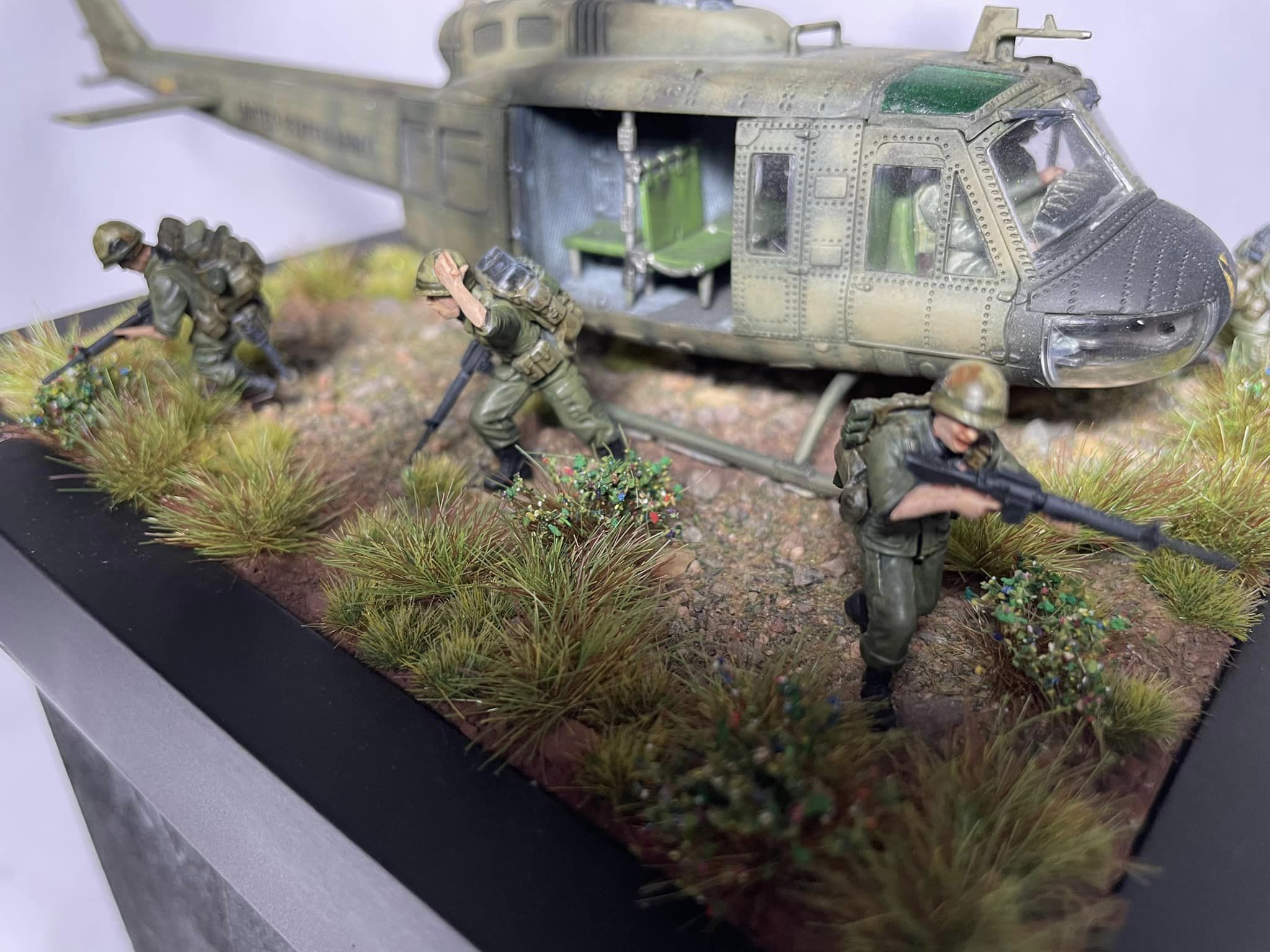 280119 - Bell UH-1D / UH-1H 