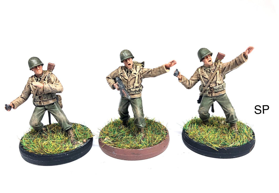 284045 - US Infantry - Throwing Grenades